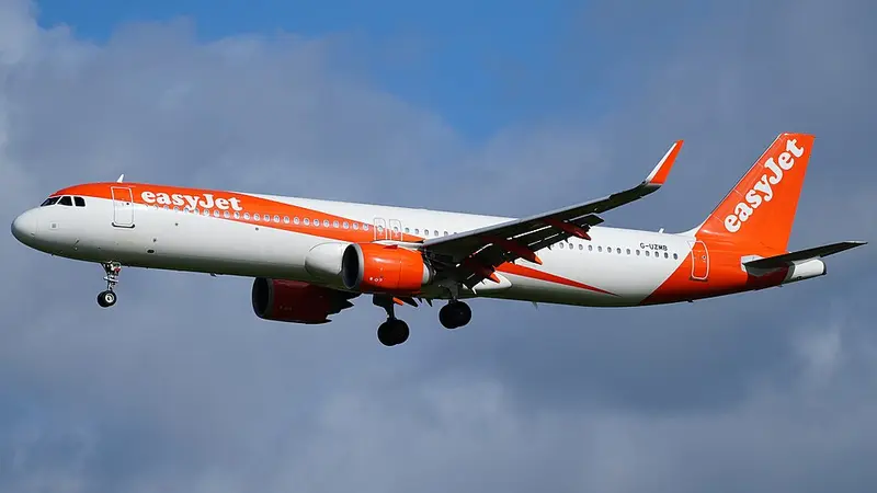 EasyJet Baggage Policy 2026 - Cabin Bag Restrictions, Size &amp; Fees
